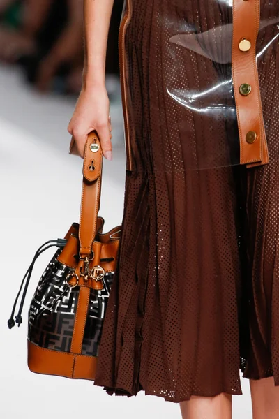 Look 28